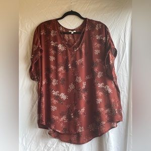 Maurice’s cap sleeve floral top with lattice detail size 2 or 20/22